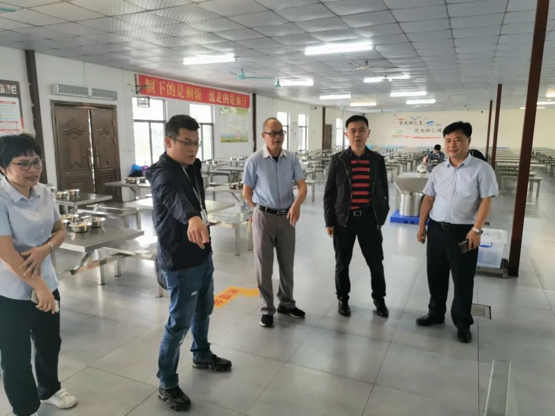 護航新學(xué)期——海口市市場監(jiān)督管理局來我校開展學(xué)校食堂食品安全聯(lián)合檢查工作