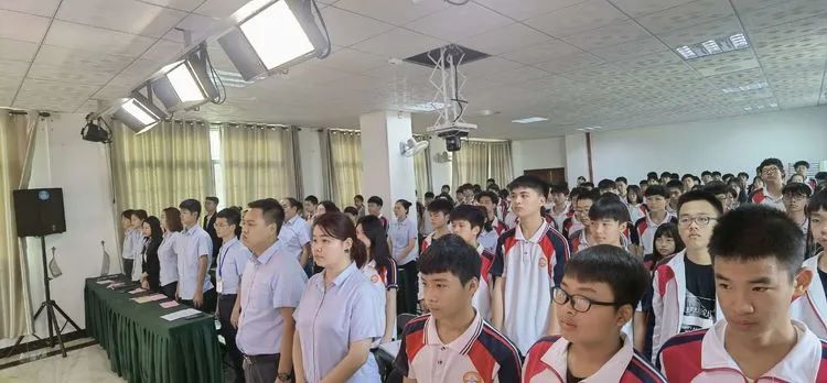 志同心相連，揮汗戰(zhàn)百天——?？邳S岡金盤高級中學(xué)決戰(zhàn)中考百日誓師大會