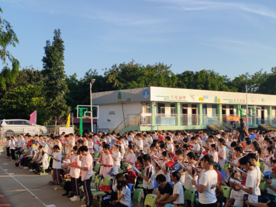 海口黃岡金盤(pán)高級(jí)中學(xué)——“憲法宣誓”