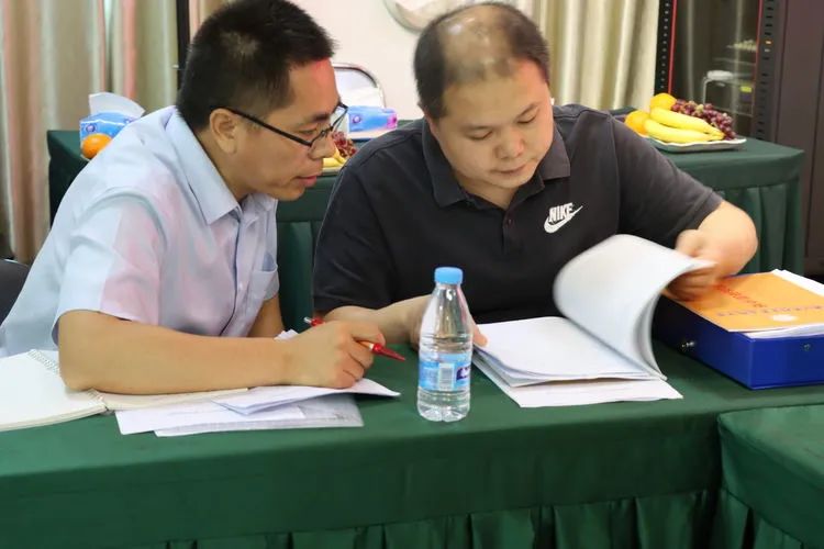 年檢促前行 乘勢再揚(yáng)帆——海口黃岡金盤高級中學(xué)迎接市教育局年檢工作檢查指導(dǎo)