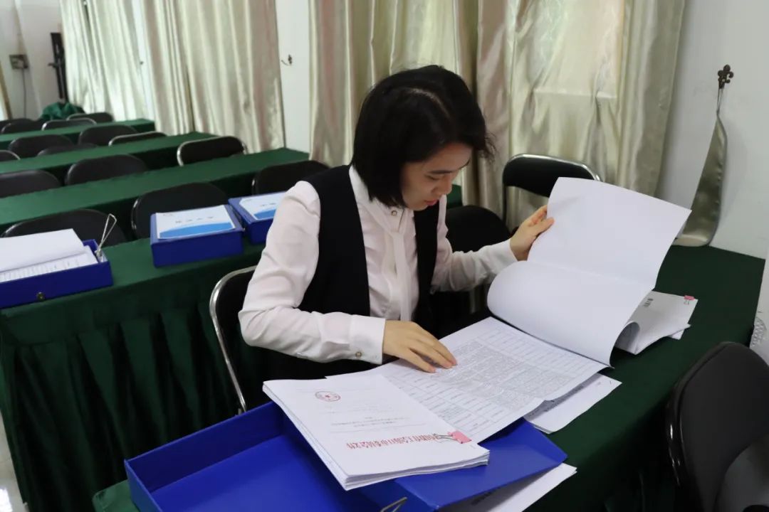 年檢促前行 乘勢再揚(yáng)帆——海口黃岡金盤高級中學(xué)迎接市教育局年檢工作檢查指導(dǎo)