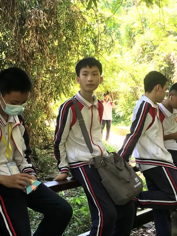 “重溫紅色歷史，做時(shí)代新人”——?？邳S岡金盤高級中學(xué)初中部春季研學(xué)活動