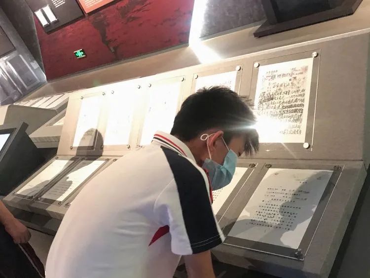 “重溫紅色歷史，做時(shí)代新人”——?？邳S岡金盤高級中學(xué)初中部春季研學(xué)活動