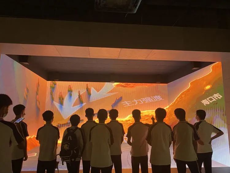 “重溫紅色歷史，做時(shí)代新人”——?？邳S岡金盤高級中學(xué)初中部春季研學(xué)活動