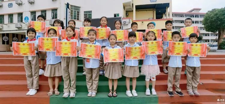 只爭朝夕，不負(fù)韶華——?？邳S岡金盤高級中學(xué)小學(xué)部月考表彰大會