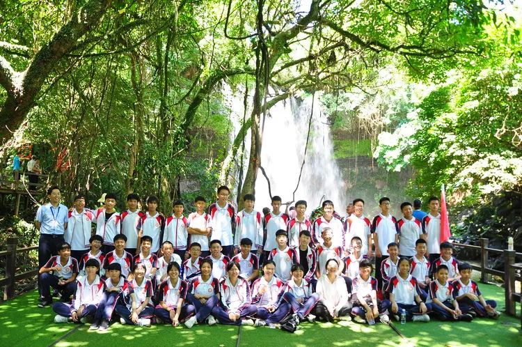 “重溫紅色歷史，做時(shí)代新人”——?？邳S岡金盤高級中學(xué)初中部春季研學(xué)活動