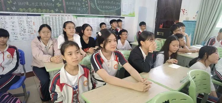 海口黃岡金盤高級(jí)中學(xué)·晨曦文學(xué)社成立