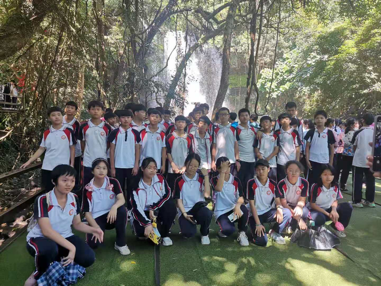 “重溫紅色歷史，做時(shí)代新人”——?？邳S岡金盤高級中學(xué)初中部春季研學(xué)活動