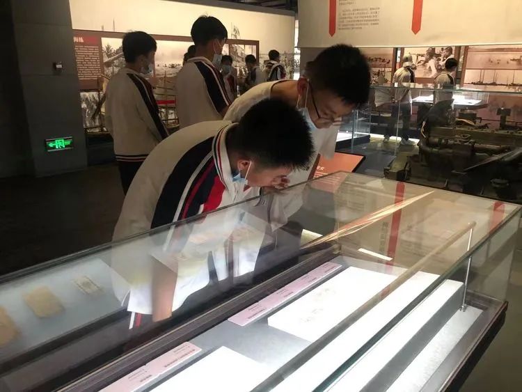 “重溫紅色歷史，做時(shí)代新人”——海口黃岡金盤高級中學(xué)初中部春季研學(xué)活動