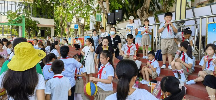 “展風(fēng)采 慶六一”|海口黃岡金盤高級中學(xué)初中小學(xué)部慶六一活動暨新少先隊員入隊儀式