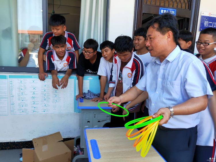 “展風(fēng)采 慶六一”|?？邳S岡金盤高級中學(xué)初中小學(xué)部慶六一活動暨新少先隊員入隊儀式