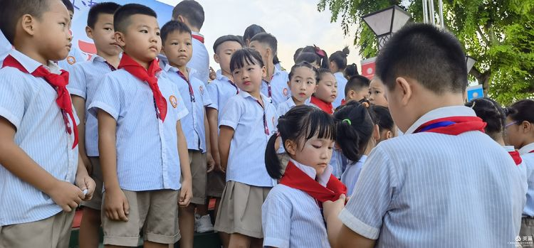 “展風(fēng)采 慶六一”|?？邳S岡金盤高級中學(xué)初中小學(xué)部慶六一活動暨新少先隊員入隊儀式