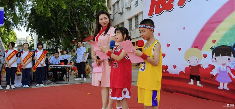 “展風(fēng)采 慶六一”|?？邳S岡金盤高級中學(xué)初中小學(xué)部慶六一活動暨新少先隊員入隊儀式