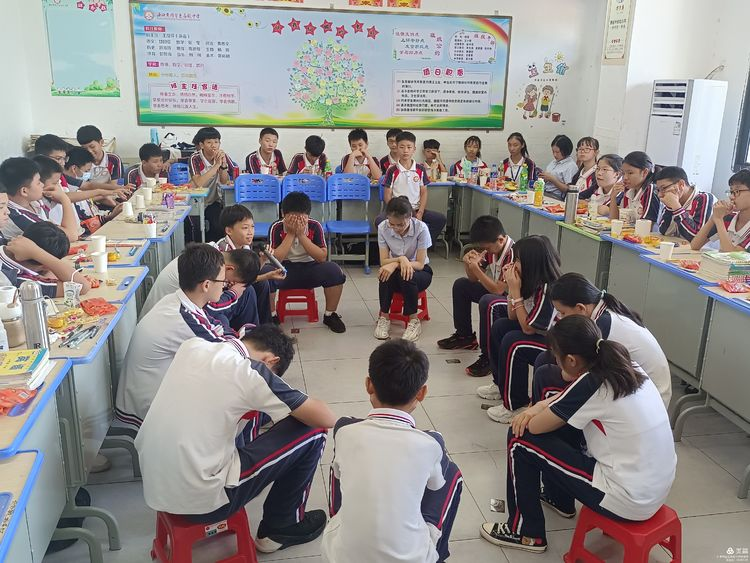 “展風(fēng)采 慶六一”|?？邳S岡金盤高級中學(xué)初中小學(xué)部慶六一活動暨新少先隊員入隊儀式