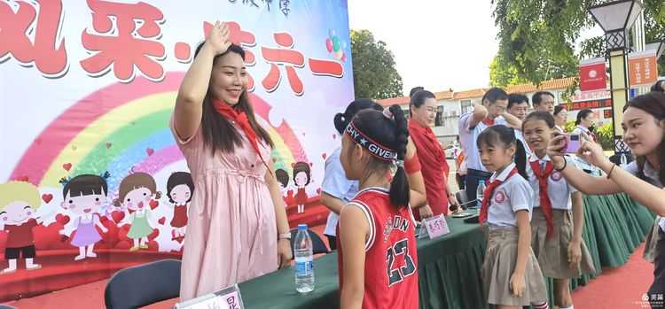 “展風(fēng)采 慶六一”|海口黃岡金盤高級中學(xué)初中小學(xué)部慶六一活動暨新少先隊員入隊儀式