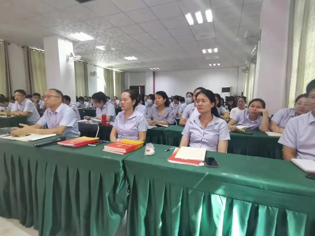 學(xué)百年黨史，育時(shí)代新人——?？邳S岡金盤(pán)高級(jí)中學(xué)教師黨史學(xué)習(xí)專題會(huì)