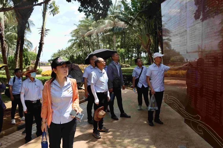 慶祝建黨100周年?？邳S岡金盤高級中學(xué)黨支部開展“重溫紅色革命征程，追憶歷史崢嶸歲月”黨史學(xué)習(xí)活動