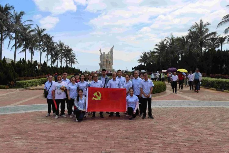 慶祝建黨100周年?？邳S岡金盤高級中學(xué)黨支部開展“重溫紅色革命征程，追憶歷史崢嶸歲月”黨史學(xué)習(xí)活動