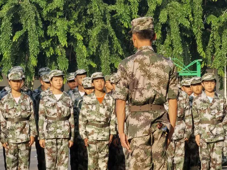 迷彩軍訓(xùn) 青春無悔