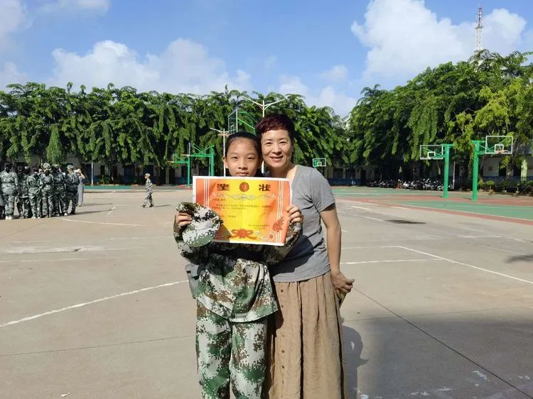 迷彩軍訓(xùn) 青春無悔