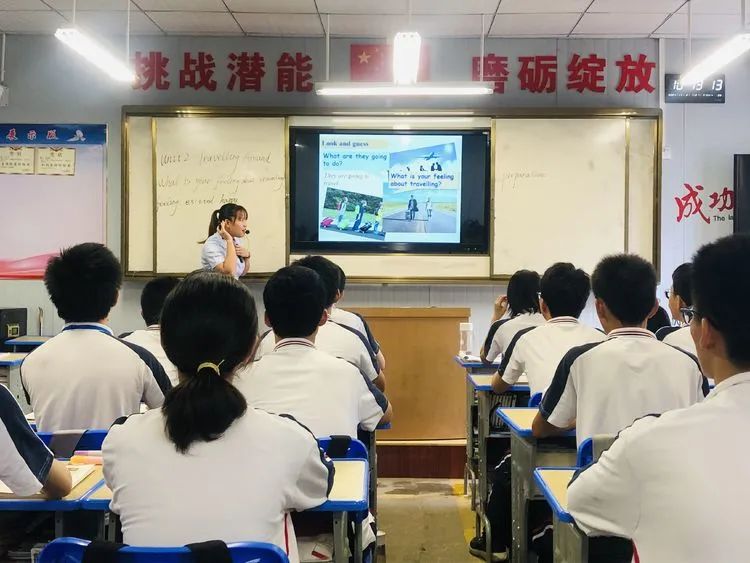 【校園動(dòng)態(tài)】以教促學(xué) 引領(lǐng)方向——記?？谑薪膛嘣毫_家富老師蒞臨?？邳S岡金盤高級(jí)中學(xué)指導(dǎo)教學(xué)工作