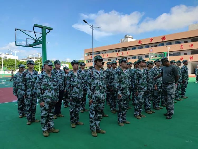 ?迷彩軍訓(xùn)，青春蛻變——?？邳S岡金盤高級中學(xué)2021級高一年級軍訓(xùn)