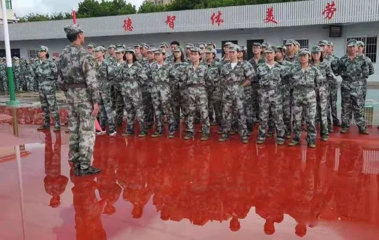 ?迷彩軍訓(xùn)，青春蛻變——?？邳S岡金盤高級中學(xué)2021級高一年級軍訓(xùn)