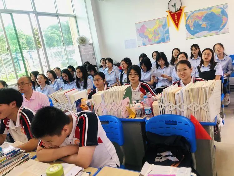 【校園動(dòng)態(tài)】以教促學(xué) 引領(lǐng)方向——記?？谑薪膛嘣毫_家富老師蒞臨海口黃岡金盤高級(jí)中學(xué)指導(dǎo)教學(xué)工作