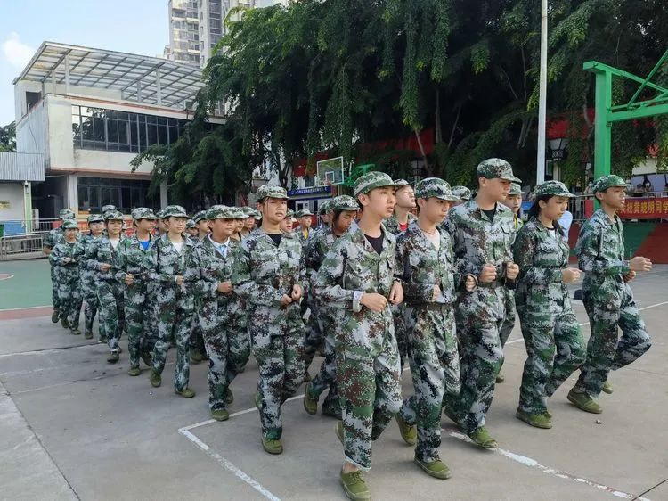 迷彩軍訓(xùn) 青春無悔