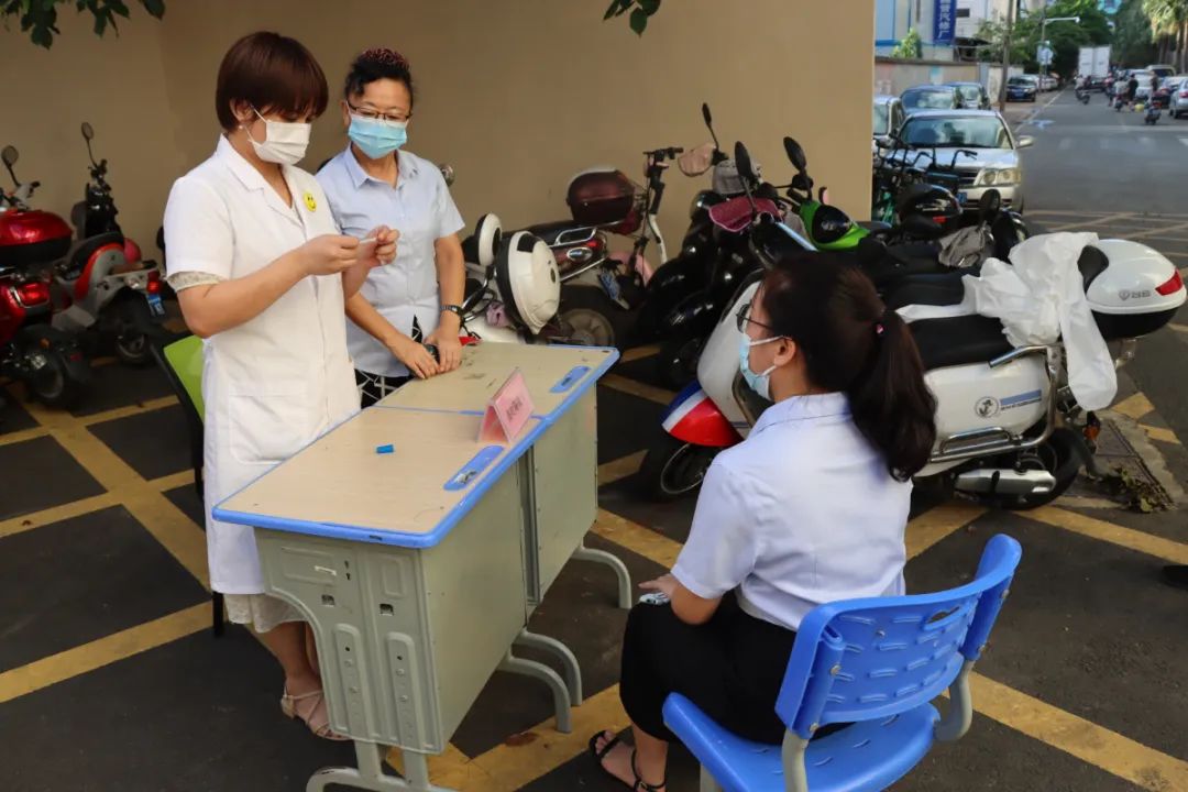 以練促防——?？邳S岡金盤高級中學開學及疫情防控應(yīng)急演練