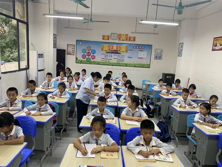 小學(xué)部教師節(jié)感恩||濃情九月，老師們教師節(jié)快樂！