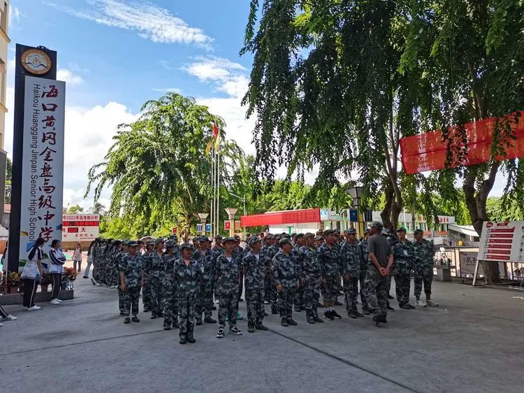 迷彩軍訓(xùn) 青春無悔