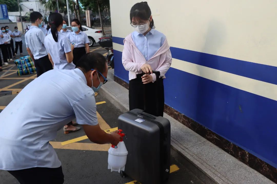 以練促防——海口黃岡金盤高級中學開學及疫情防控應(yīng)急演練