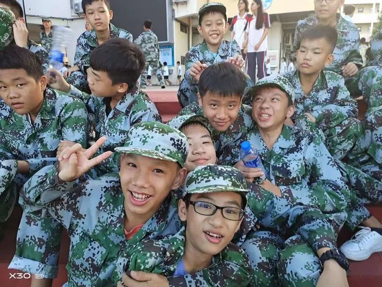 迷彩軍訓(xùn) 青春無悔