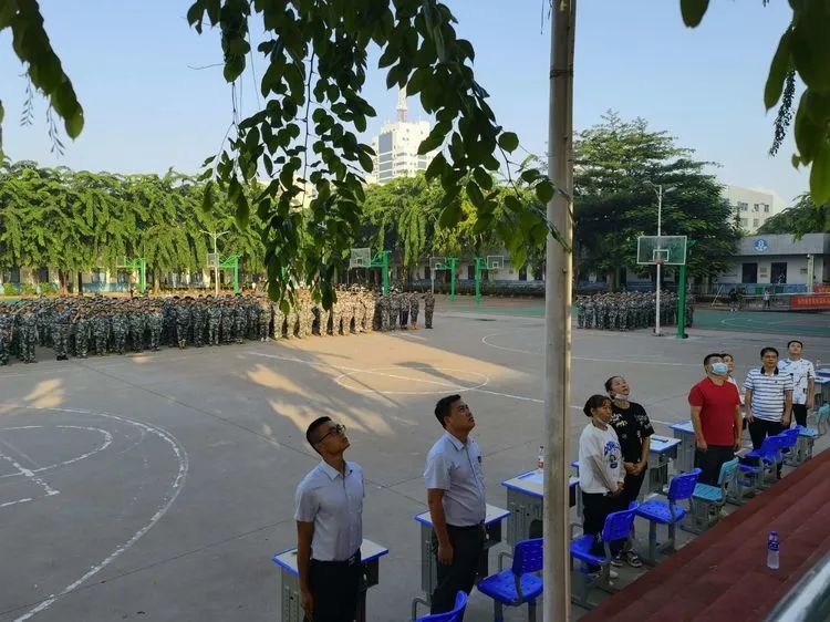 迷彩軍訓(xùn) 青春無悔