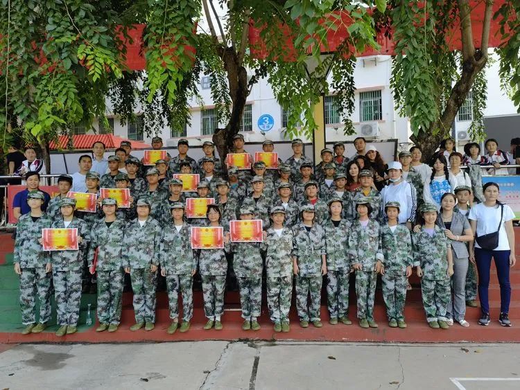 迷彩軍訓(xùn) 青春無悔