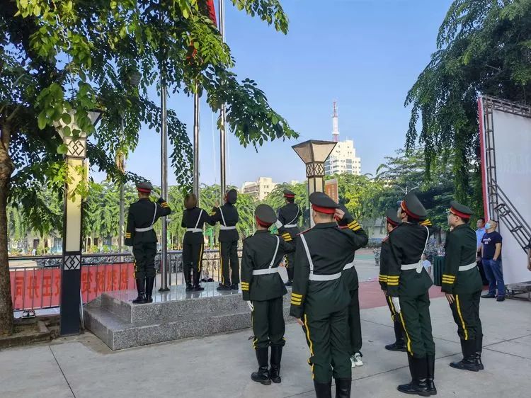 迷彩軍訓(xùn) 青春無悔