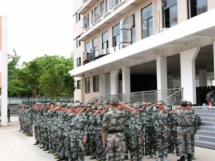 ?迷彩軍訓(xùn)，青春蛻變——?？邳S岡金盤高級中學(xué)2021級高一年級軍訓(xùn)