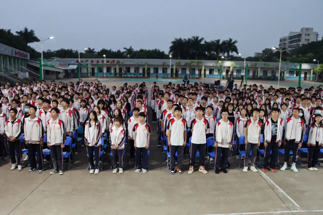 【校園動態(tài)】十年寒窗豐羽翼，今朝搏擊翱長空——?？邳S岡金盤高級中學舉行2022屆高三200天誓師暨期中考試總結表彰大會