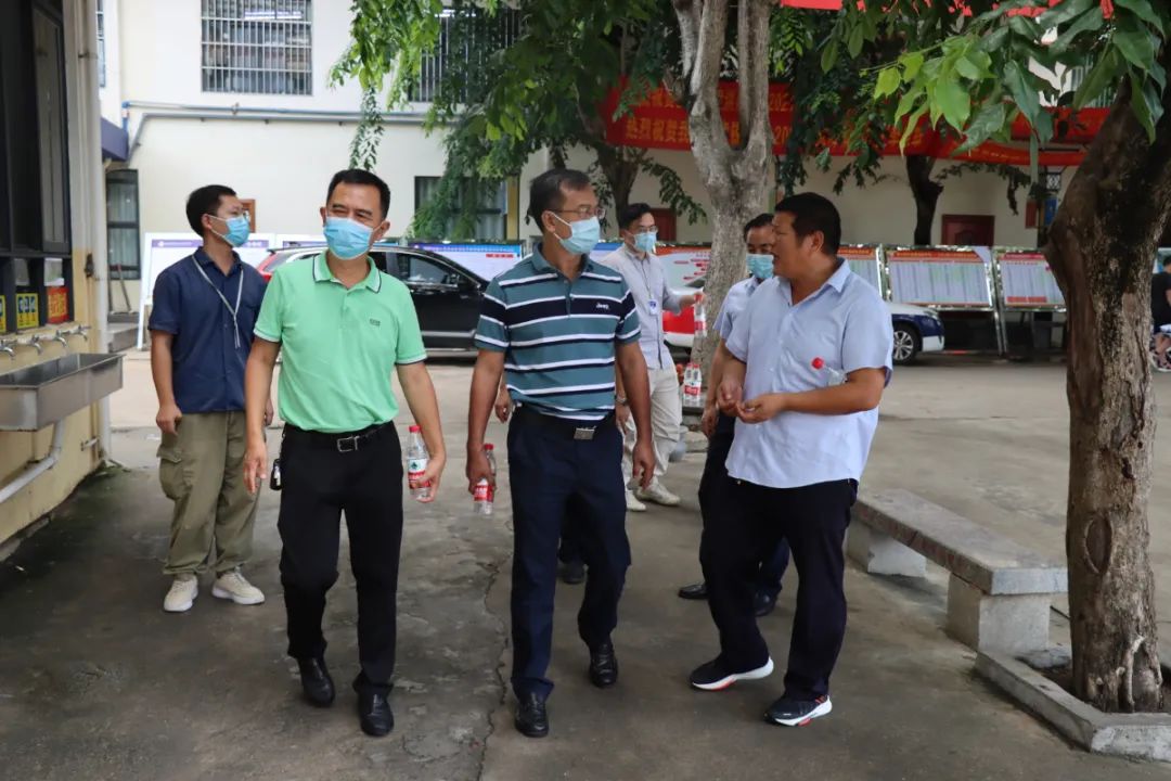 護(hù)航新學(xué)期——?？谑惺袌霰O(jiān)督管理局龍華分局來我校開展學(xué)校食堂食品安全檢查工作