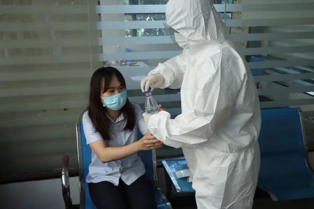 以練促防——?？邳S岡金盤高級中學開學及疫情防控應(yīng)急演練