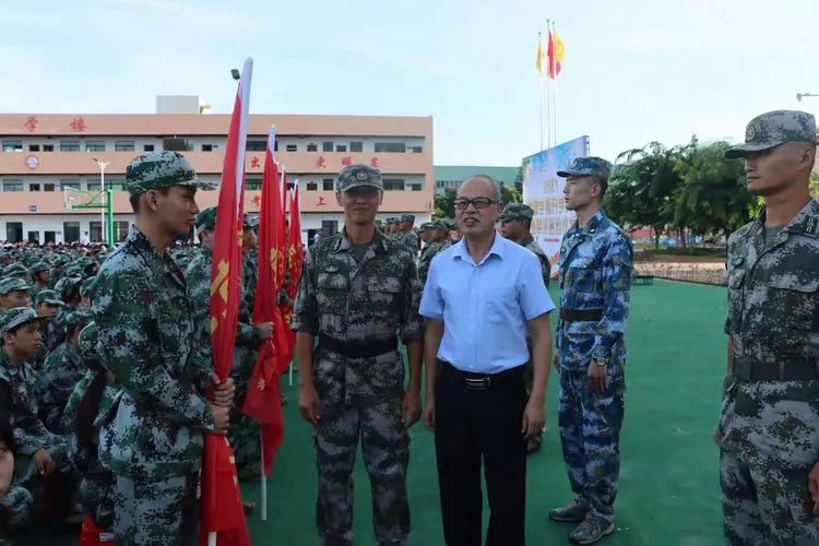 ?迷彩軍訓(xùn)，青春蛻變——?？邳S岡金盤高級中學(xué)2021級高一年級軍訓(xùn)