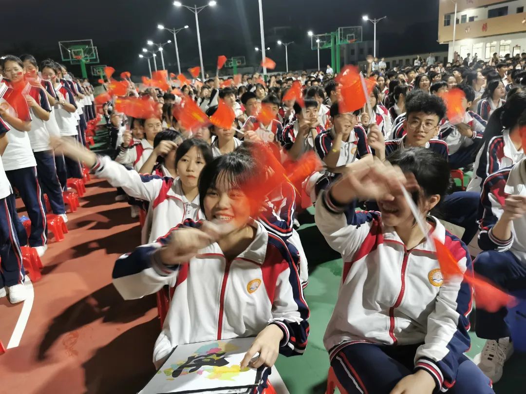 【校園動(dòng)態(tài)】“強(qiáng)國(guó)有我，筑夢(mèng)中國(guó)”——海口黃岡金盤(pán)高級(jí)中學(xué)舉行喜迎國(guó)慶朗誦比賽