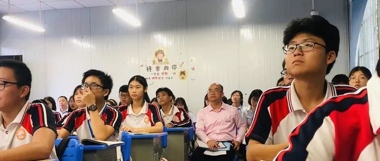 【校園動(dòng)態(tài)】有效減負(fù)，協(xié)同發(fā)展——?？邳S岡金盤高級(jí)中學(xué)迎接責(zé)任督學(xué)督導(dǎo)“雙減”和“五項(xiàng)管理”工作