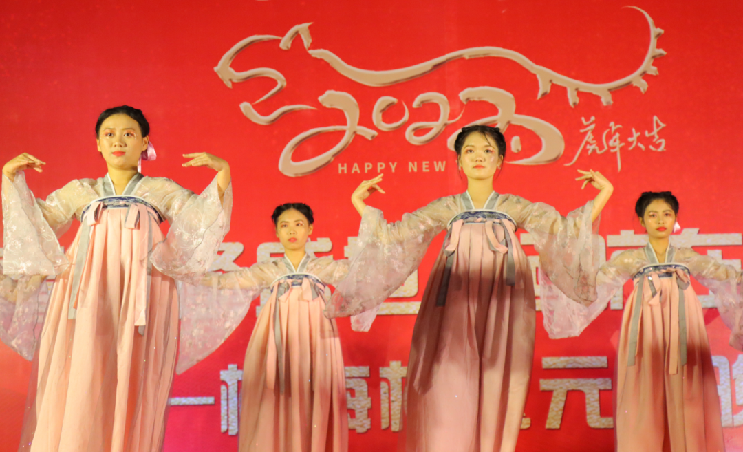 【校園新聞】青春逢盛世 起航在黃岡——?？邳S岡金盤高級(jí)中學(xué)2022椰海校區(qū)元旦晚會(huì)