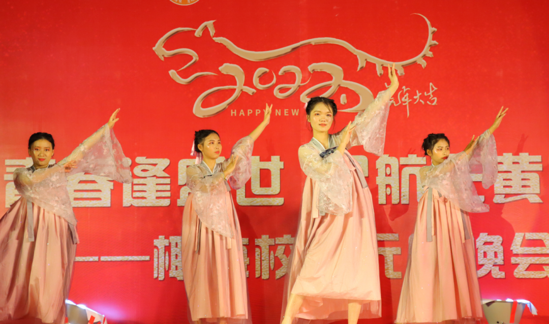 【校園新聞】青春逢盛世 起航在黃岡——?？邳S岡金盤高級(jí)中學(xué)2022椰海校區(qū)元旦晚會(huì)