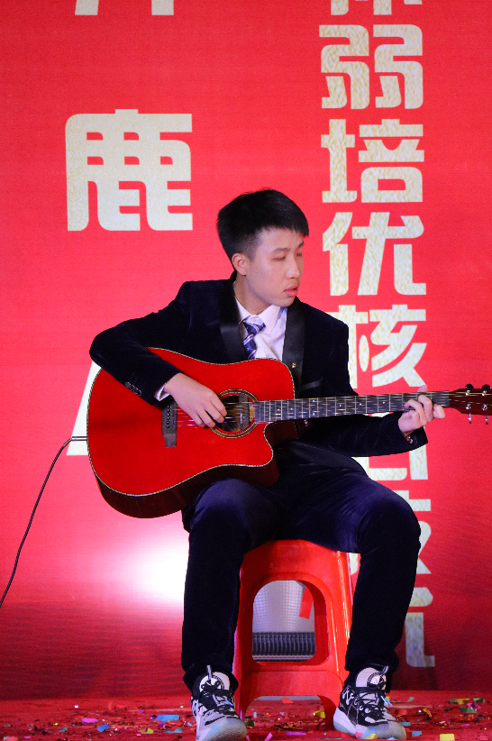 【校園新聞】青春逢盛世 起航在黃岡——?？邳S岡金盤高級(jí)中學(xué)2022椰海校區(qū)元旦晚會(huì)