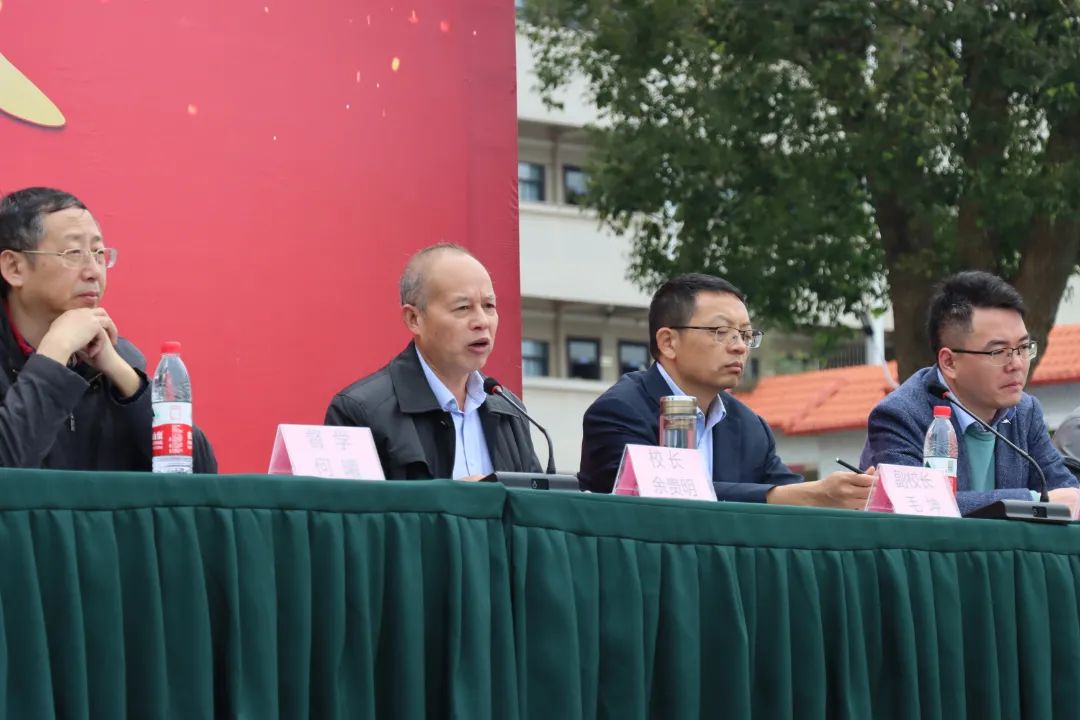 【校園新聞】決戰(zhàn)百日 誓創(chuàng)輝煌：?？邳S岡金盤高級(jí)中學(xué)舉行2022屆高考百日沖刺誓師大會(huì)