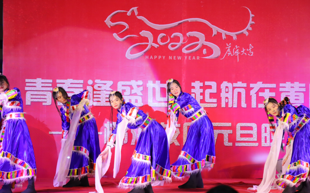 【校園新聞】青春逢盛世 起航在黃岡——海口黃岡金盤高級(jí)中學(xué)2022椰海校區(qū)元旦晚會(huì)