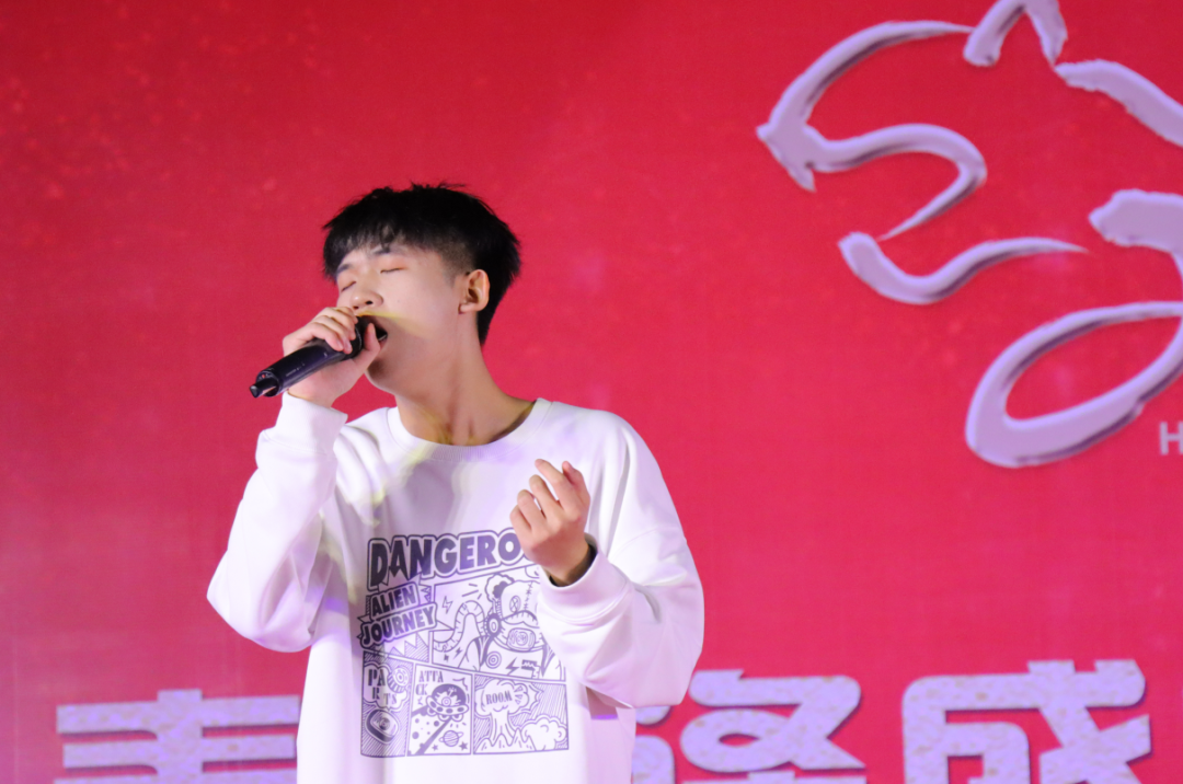 【校園新聞】青春逢盛世 起航在黃岡——?？邳S岡金盤高級(jí)中學(xué)2022椰海校區(qū)元旦晚會(huì)